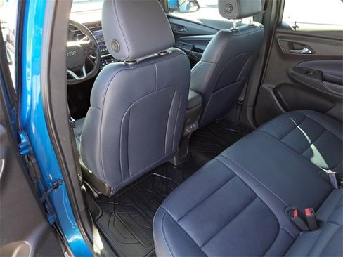 Used 2022 Chevrolet Bolt EUV LT w/ Convenience Package image 14