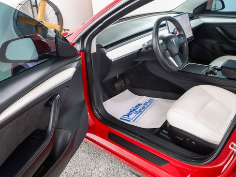 Used 2021 Tesla Model 3 Standard Range Plus image 3