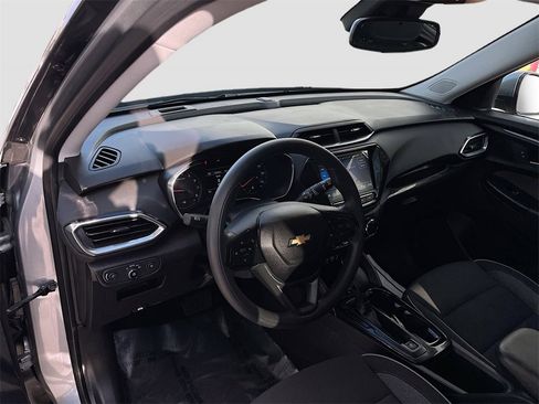 Used 2023 Chevrolet TrailBlazer LT w/ Convenience Package image 9