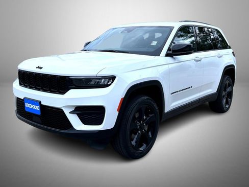 Used 2023 Jeep Grand Cherokee Altitude AWD/4WD image 1