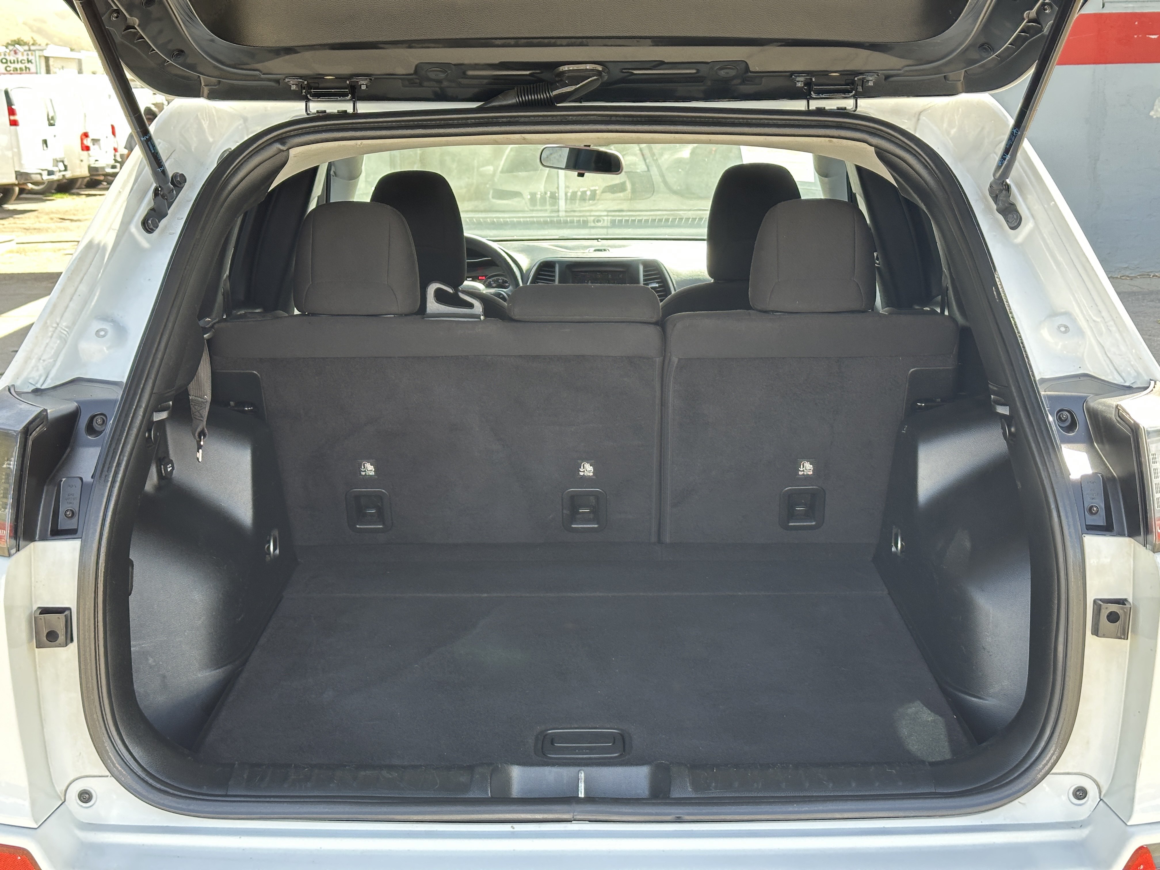 Used 2019 Jeep Cherokee Latitude w/ Popular Appearance Group FWD image 23