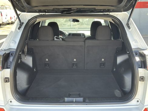 Used 2019 Jeep Cherokee Latitude w/ Popular Appearance Group FWD image 23