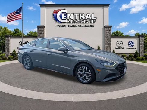 Used 2023 Hyundai Sonata SEL FWD image 1