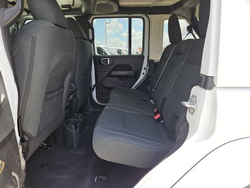 Used 2025 Jeep Wrangler Unlimited Sahara AWD/4WD image 14