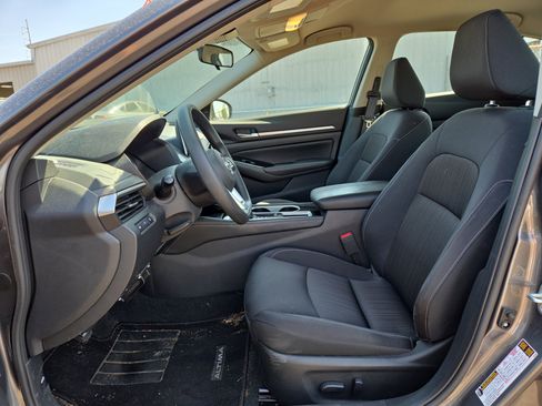 Used 2023 Nissan Altima 2.5 SV FWD image 10