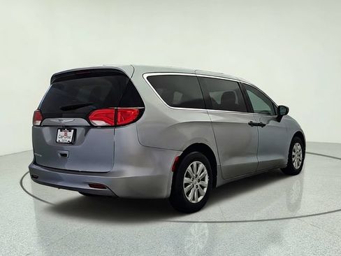 Used 2020 Chrysler Voyager L FWD image 6