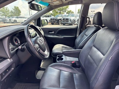 Used 2016 Toyota Sienna SE Premium FWD image 14