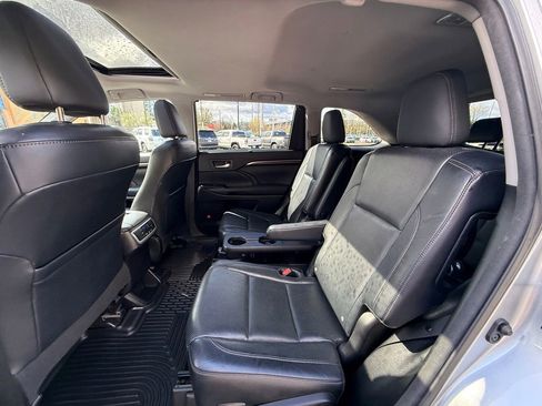 Used 2014 Toyota Highlander Limited w/ Driver Technology Package image 17