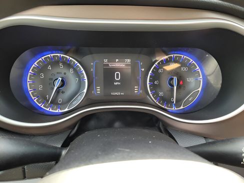 Used 2019 Chrysler Pacifica Touring Plus image 26