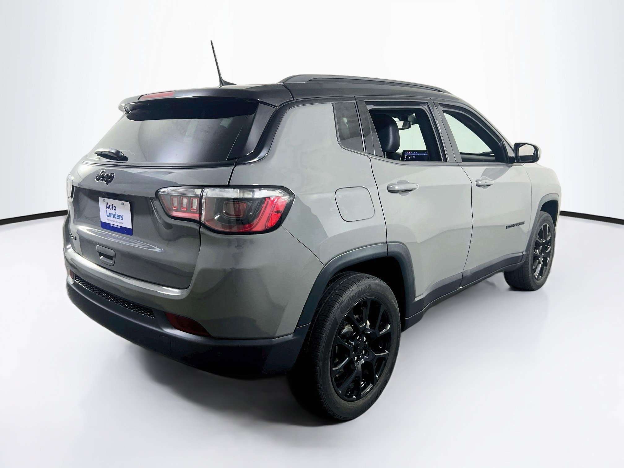 Used 2023 Jeep Compass Latitude w/ Sun and Sound Group AWD/4WD image 5