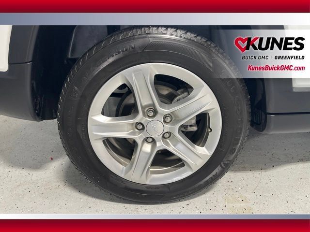 Used 2024 Jeep Compass Latitude AWD/4WD image 5