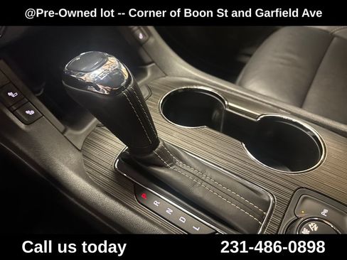Used 2017 GMC Acadia SLT AWD/4WD image 25