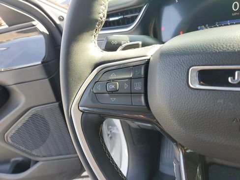 Used 2023 Jeep Grand Cherokee Altitude image 18