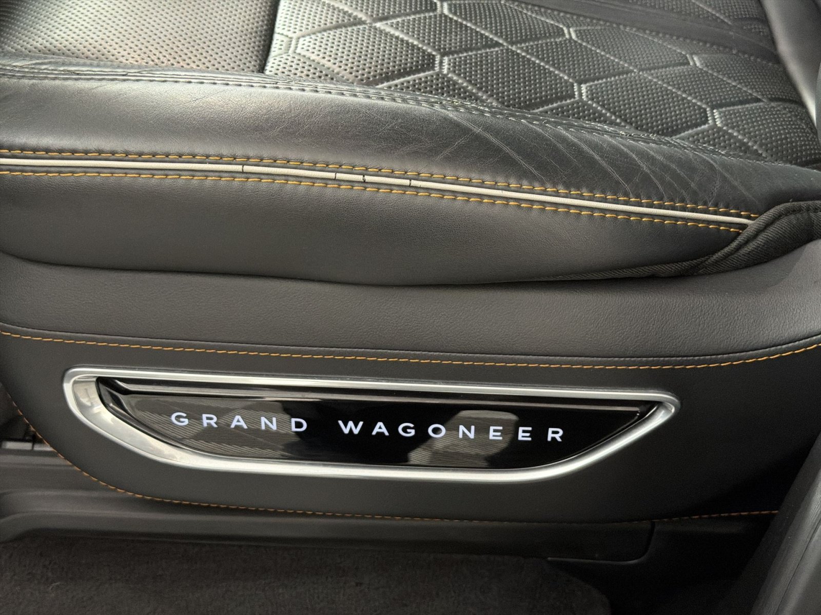 Used 2022 Jeep Grand Wagoneer Series III w/ Flexible Seating Group AWD/4WD image 14