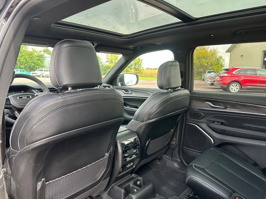 Used 2023 Jeep Grand Cherokee L Overland AWD/4WD image 22