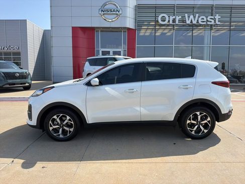 Used 2022 Kia Sportage LX FWD image 2
