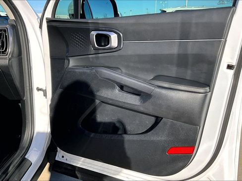 Used 2025 Kia Sorento LX image 22