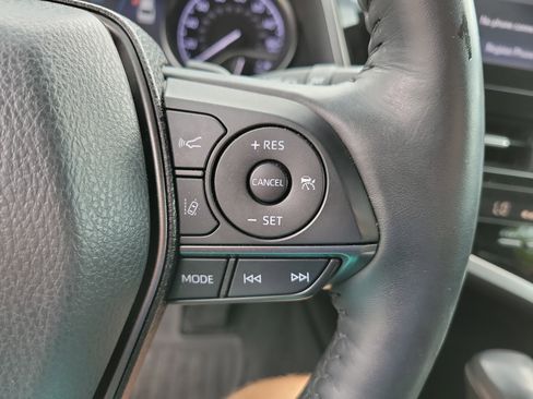 Used 2022 Toyota Camry XSE image 11