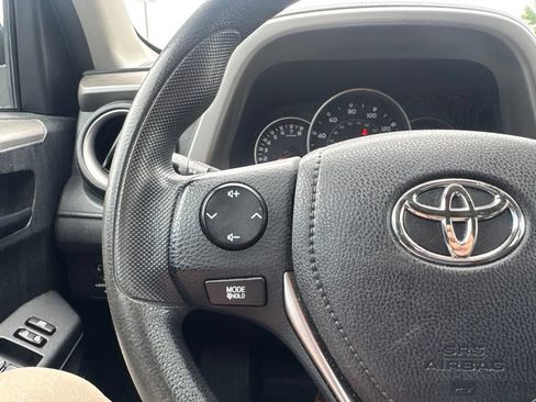 Used 2016 Toyota RAV4 LE AWD/4WD image 18
