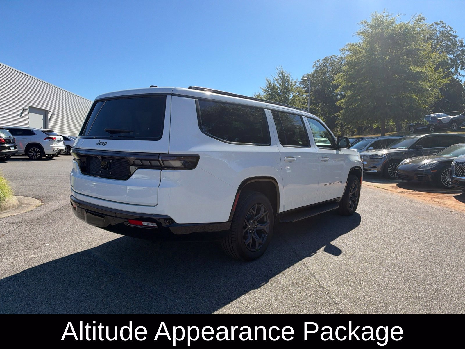 Used 2026 Jeep Grand Wagoneer L Limited w/ 8-Passenger Seating Package AWD/4WD image 5