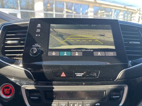 Used 2021 Honda Pilot Touring image 9