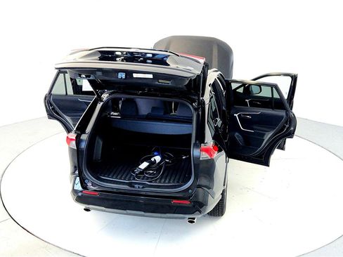 Certified 2022 Toyota RAV4 SE image 23