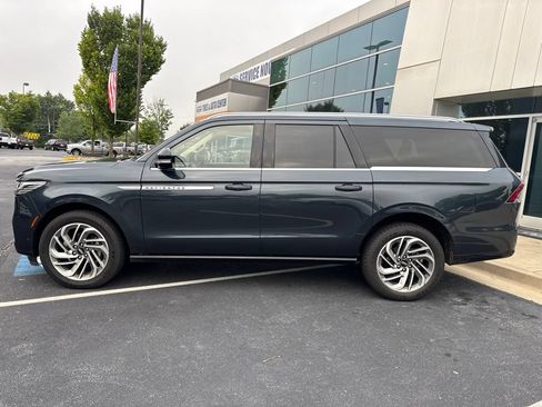Used 2025 Lincoln Navigator L Reserve AWD/4WD image 8