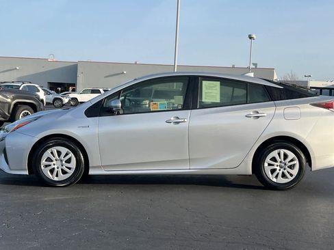 Used 2017 Toyota Prius Two w/ Carpet Mat Package image 9