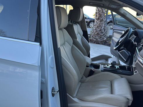 Used 2023 Audi Q5 e Premium Plus w/ Premium Plus Package image 12
