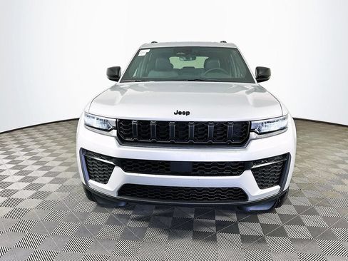 New 2026 Jeep Grand Cherokee Altitude AWD/4WD image 4