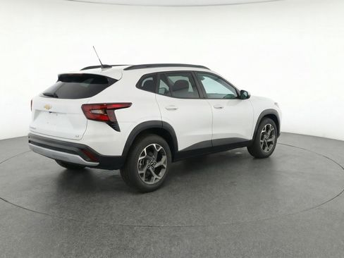 Used 2025 Chevrolet Trax LT image 9