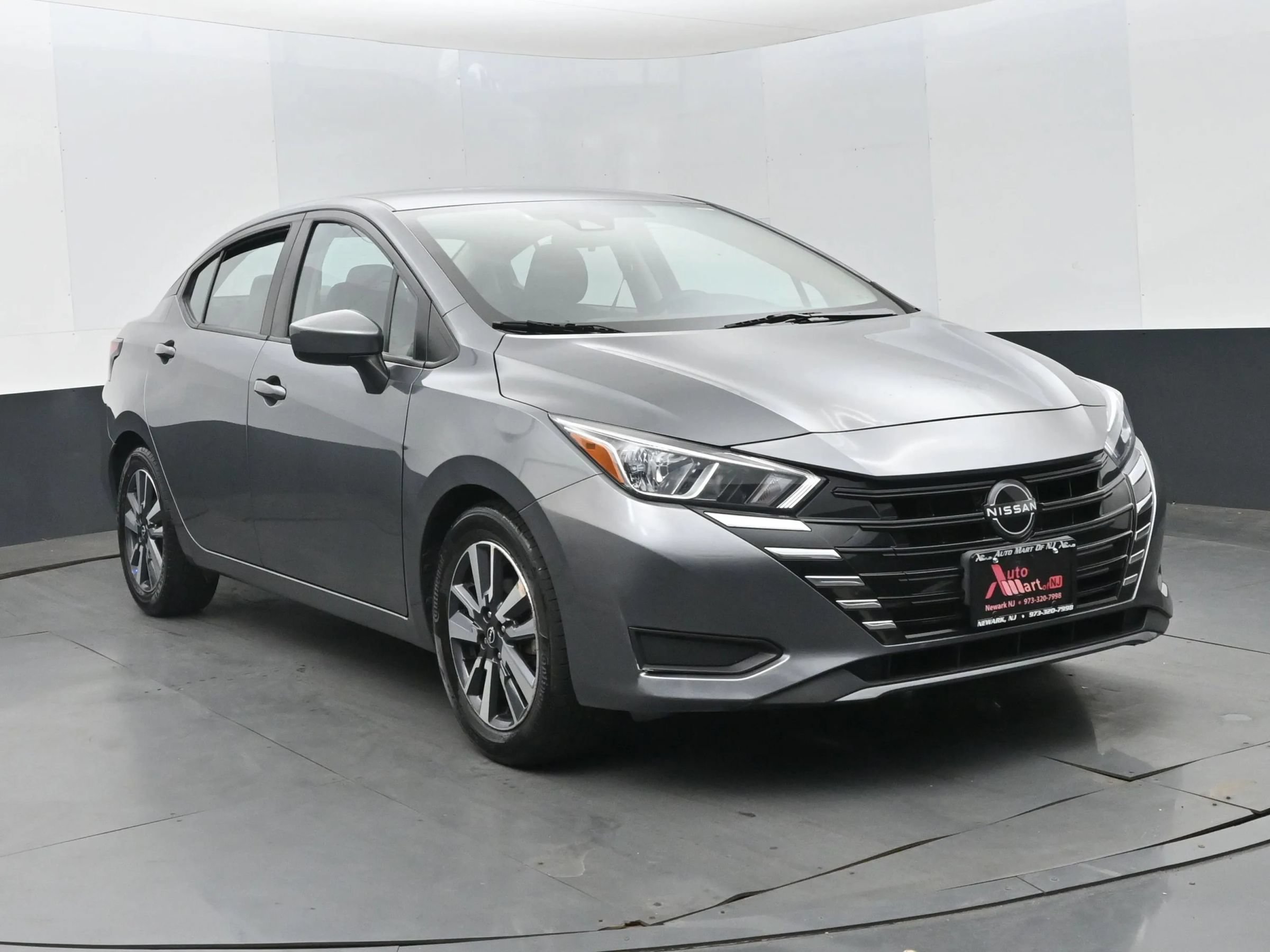 Used 2023 Nissan Versa SV FWD image 2