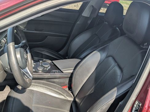 Used 2017 Alfa Romeo Giulia image 24