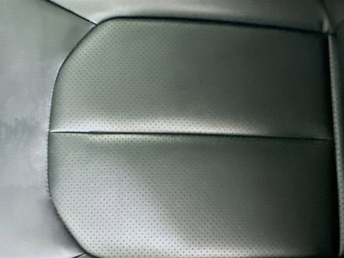 Used 2024 Chrysler Pacifica Touring-L image 19