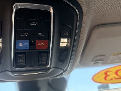 Used 2023 Jeep Grand Cherokee Laredo w/ Luxury Tech Group I image 15