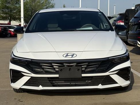 Used 2025 Hyundai Elantra Sport image 6