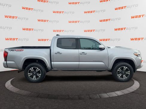 Used 2019 Toyota Tacoma TRD Sport AWD/4WD image 6
