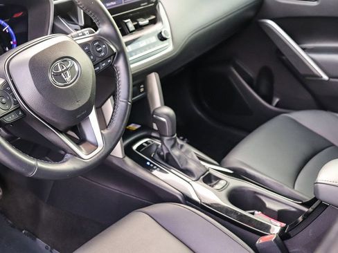 Used 2022 Toyota Corolla Cross XLE FWD image 22