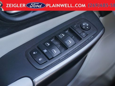 Used 2021 Jeep Cherokee Latitude Plus AWD/4WD image 29