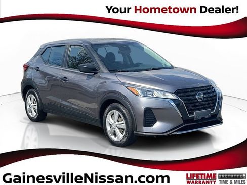 Used 2021 Nissan Kicks S image 1