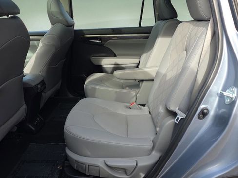 Used 2021 Toyota Highlander Platinum image 14