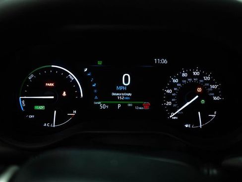 Used 2025 Toyota Sienna XLE FWD image 18