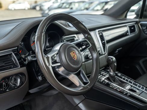 Used 2018 Porsche Macan S image 16