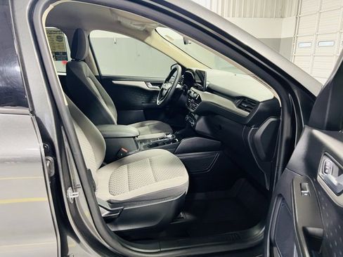 Used 2020 Ford Escape SE image 33