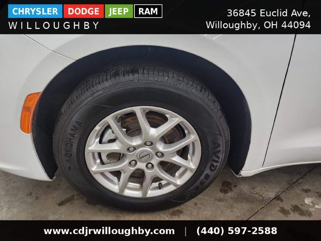 Used 2025 Chrysler Pacifica Select FWD image 39
