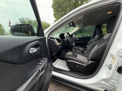 Used 2014 Jeep Cherokee Latitude w/ Comfort/Convenience Group FWD image 16