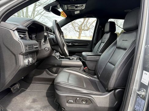 Used 2023 GMC Yukon Denali image 11