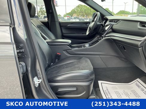 Used 2024 Jeep Grand Cherokee Altitude image 13