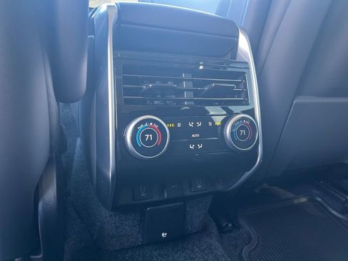New 2026 Land Rover Range Rover Long Wheelbase SE AWD/4WD image 23