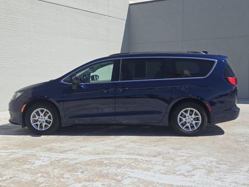 Used 2020 Chrysler Voyager Lxi image 4